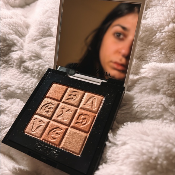 Check My Glow Multi-Dimensional Illuminating Highlighter✨ GXVE BY GWEN STEFANI - Picture 3 of 4